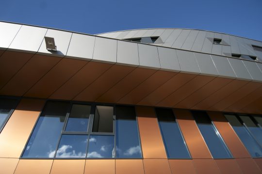 Pourquoi choisir un bardage métallique ?
